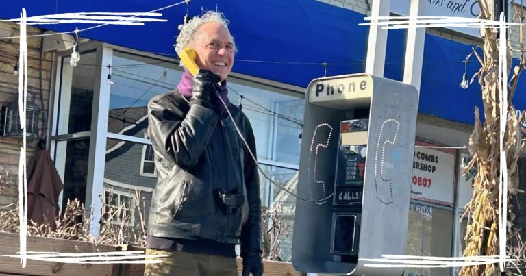 Mysterious Pay Phone Is Free To Use – But You’ll Go Cuckoo When You Hear Who’s On The Line